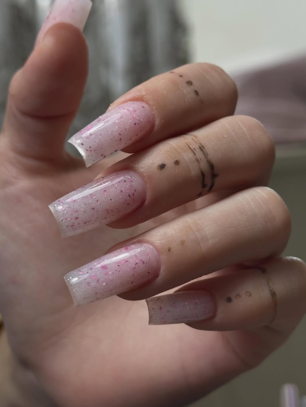 Розовый маникюр nail_serkvna